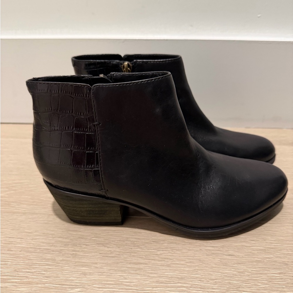 NEW Clarks Black Leather Ankle Booties